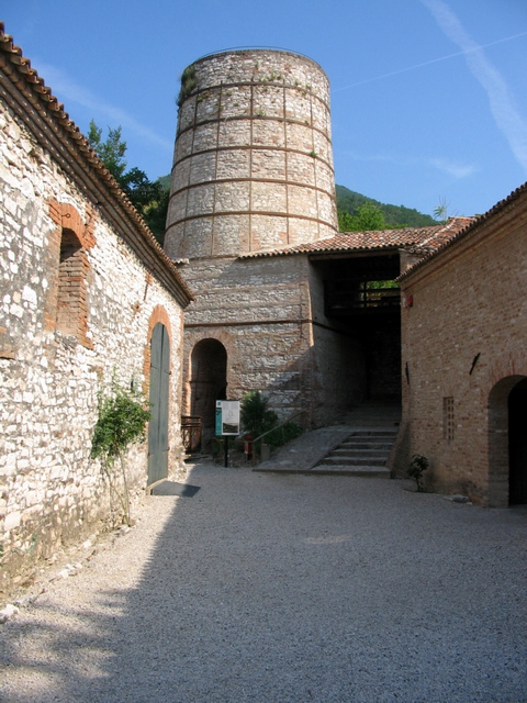 Cava Bomba
