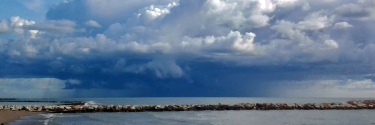 pioggia sul mare